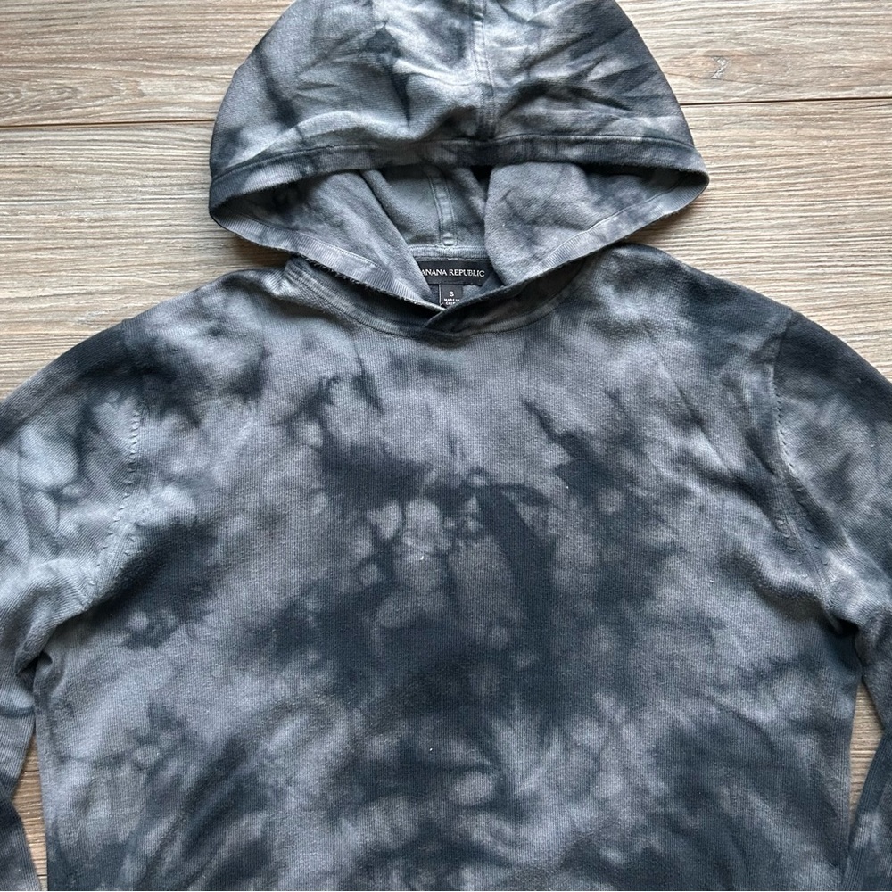 Banana Republic | Cotton Jersey Hoodie in Grey Tie Dye (Small) - Picture 8 of 10